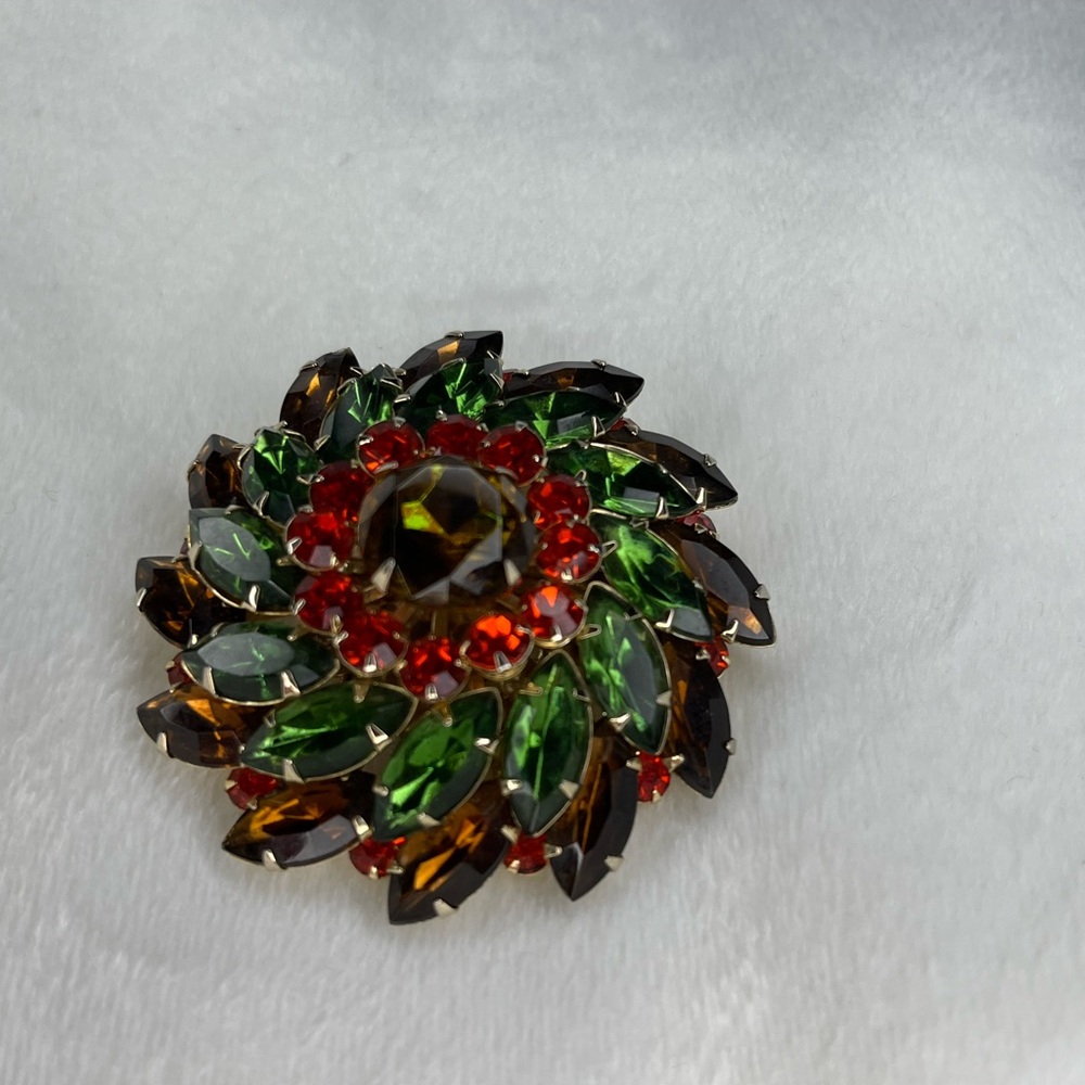 Vintage Floral Crystal Brooch - Picture 3 of 9